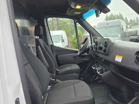 Used 2025 Mercedes-Benz Sprinter 2500 image 11