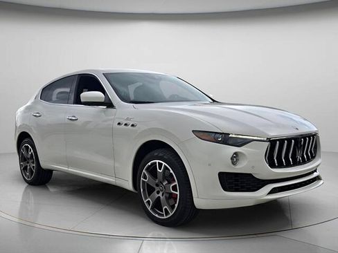 Used 2023 Maserati Levante GT AWD/4WD image 9