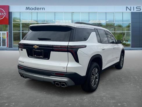 Used 2024 Chevrolet Traverse LT image 5