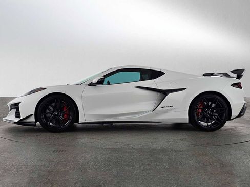 Used 2023 Chevrolet Corvette Z06 w/ Z07 Performance Package image 6