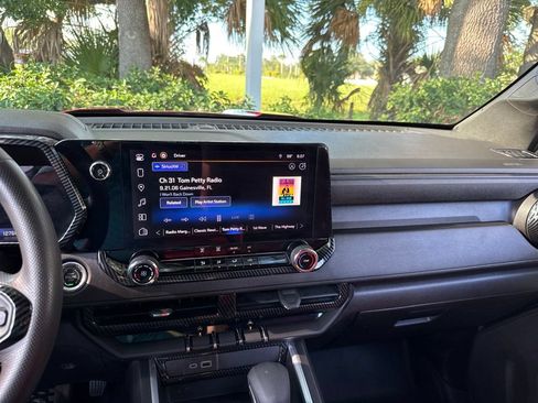 Used 2023 Chevrolet Colorado Trail Boss w/ Technology Package AWD/4WD image 46