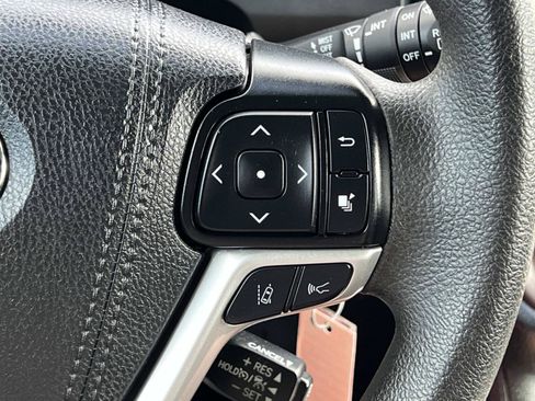 Used 2019 Toyota Highlander LE FWD image 22