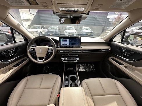 Certified 2023 Lincoln Corsair AWD w/ Equipment Group 101A image 3