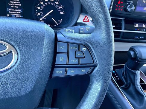 Used 2024 Toyota Sienna LE FWD image 24