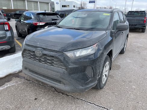 Used 2021 Toyota RAV4 LE w/ Carpet Mat Package (TMS) image 4
