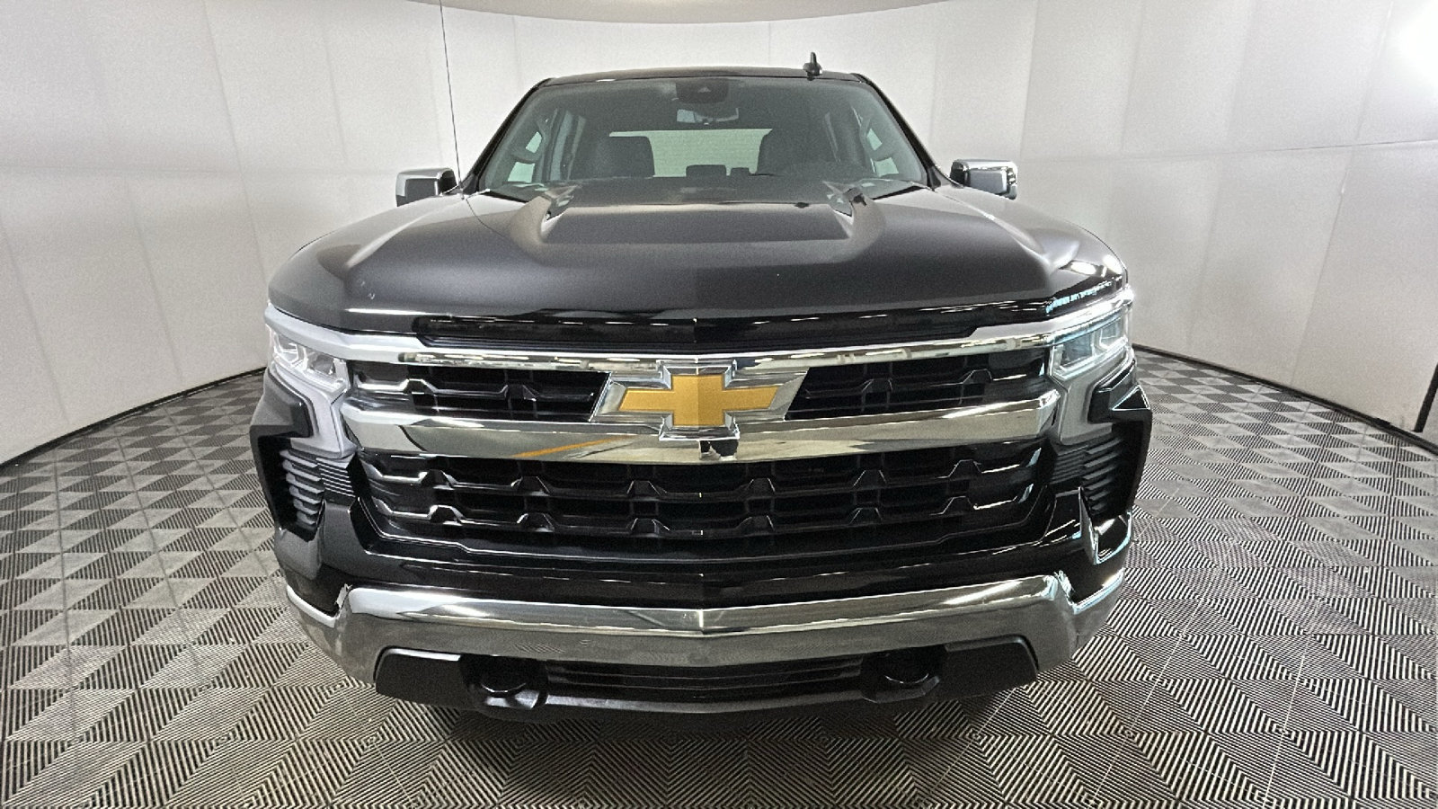 Used 2024 Chevrolet Silverado 1500 LT AWD/4WD image 8