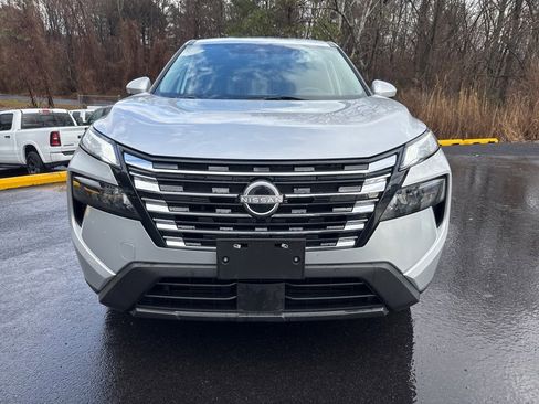Used 2024 Nissan Rogue SV image 4