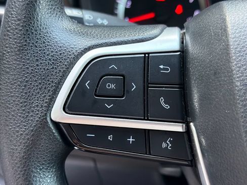 Used 2022 Toyota Highlander L FWD image 24