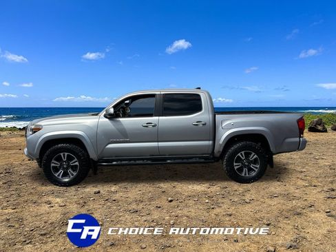 Used 2017 Toyota Tacoma TRD Sport RWD image 3