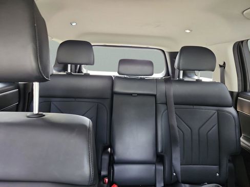 Certified 2025 Hyundai Santa Fe SEL image 18