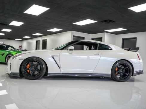 Used 2014 Nissan GT-R Premium AWD/4WD image 4