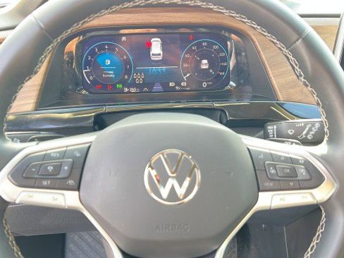 Used 2025 Volkswagen Atlas SE image 28