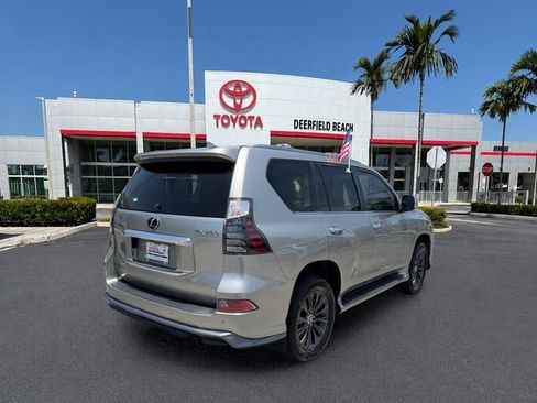 Used 2023 Lexus GX 460 Premium w/ Accessory Package AWD/4WD image 7