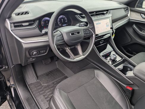 New 2026 Jeep Grand Cherokee Altitude AWD/4WD image 9