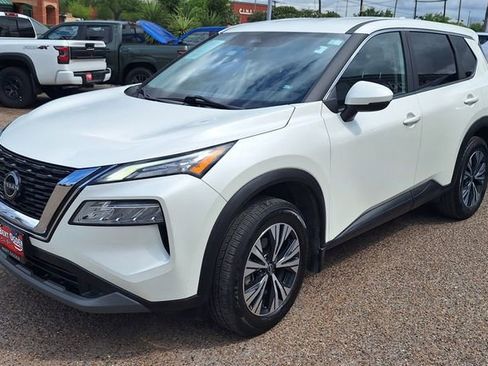 Used 2023 Nissan Rogue SV image 3