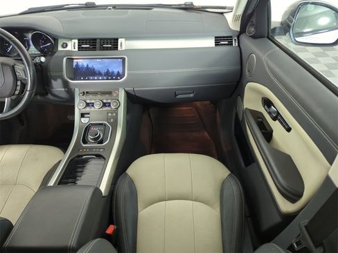 Used 2017 Land Rover Range Rover Evoque SE Premium image 16