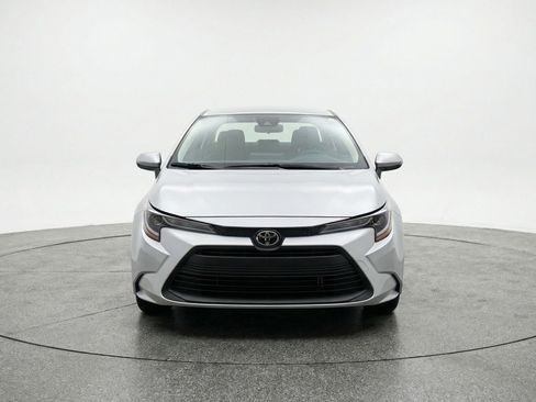 Used 2025 Toyota Corolla LE image 2