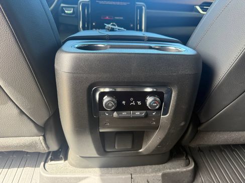 Used 2025 GMC Yukon XL Denali w/ Sun & Power Step Package AWD/4WD image 17
