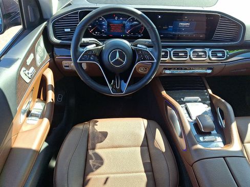 Used 2024 Mercedes-Benz GLS 450 4MATIC image 12