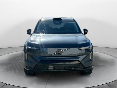 New 2025 Volvo EX90 Ultra image 2