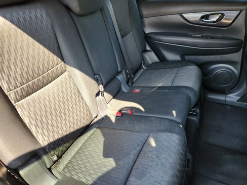 Used 2019 Nissan Rogue SV FWD image 15