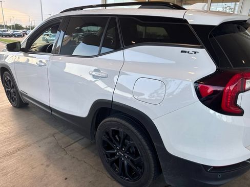 Used 2022 GMC Terrain SLT w/ Infotainment Package II AWD/4WD image 10