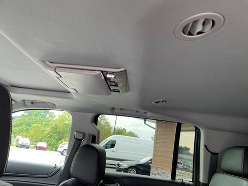 Used 2018 GMC Yukon XL SLT w/ Open Road Package AWD/4WD image 24