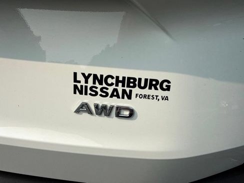 Used 2023 Nissan Rogue S AWD/4WD image 10
