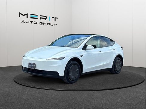 Used 2026 Tesla Model Y 2WD image 4