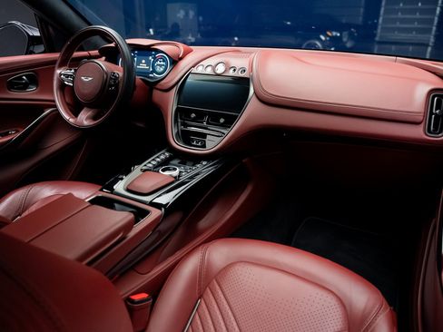 Used 2021 Aston Martin DBX image 60