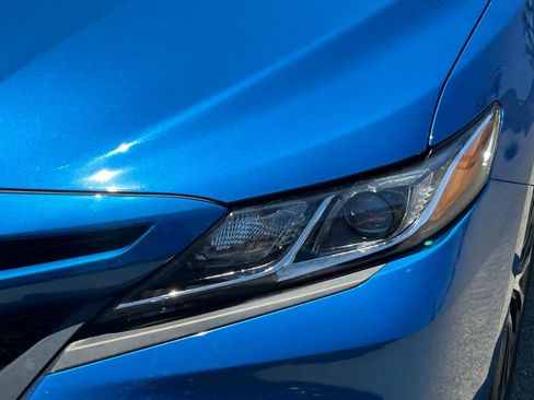 Used 2019 Toyota Camry SE w/ Convenience Package FWD image 11