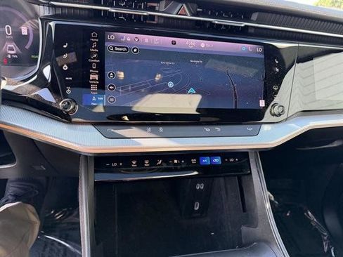 Used 2024 Jeep Wagoneer Launch Edition image 22