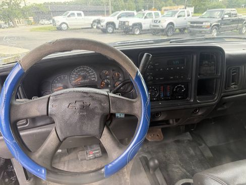 Used 2006 Chevrolet Silverado 3500 4x4 Crew Cab w/ Skid Plate Package image 11