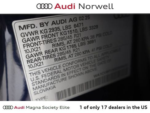 Certified 2025 Audi Q8 Prestige AWD/4WD image 3