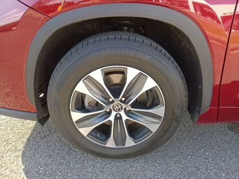 Used 2023 Toyota Highlander XLE FWD image 10