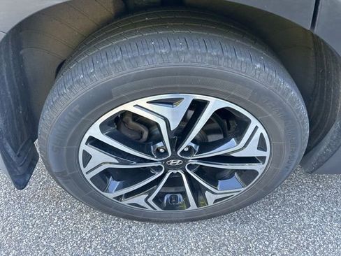 Used 2019 Hyundai Santa Fe Limited AWD/4WD image 7