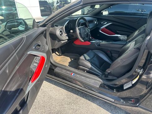 Used 2017 Chevrolet Camaro SS RWD image 5