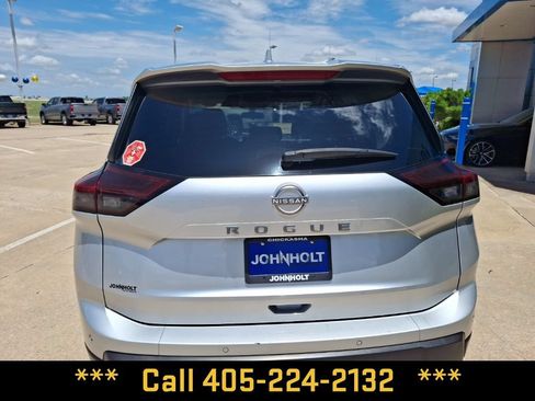 Used 2025 Nissan Rogue SV FWD image 10