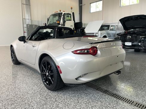 Used 2023 MAZDA MX-5 Miata Club RWD image 8