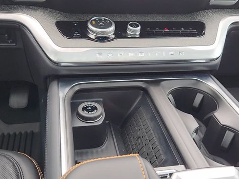 New 2025 Ford F250 Lariat w/ Lariat Ultimate Package image 22