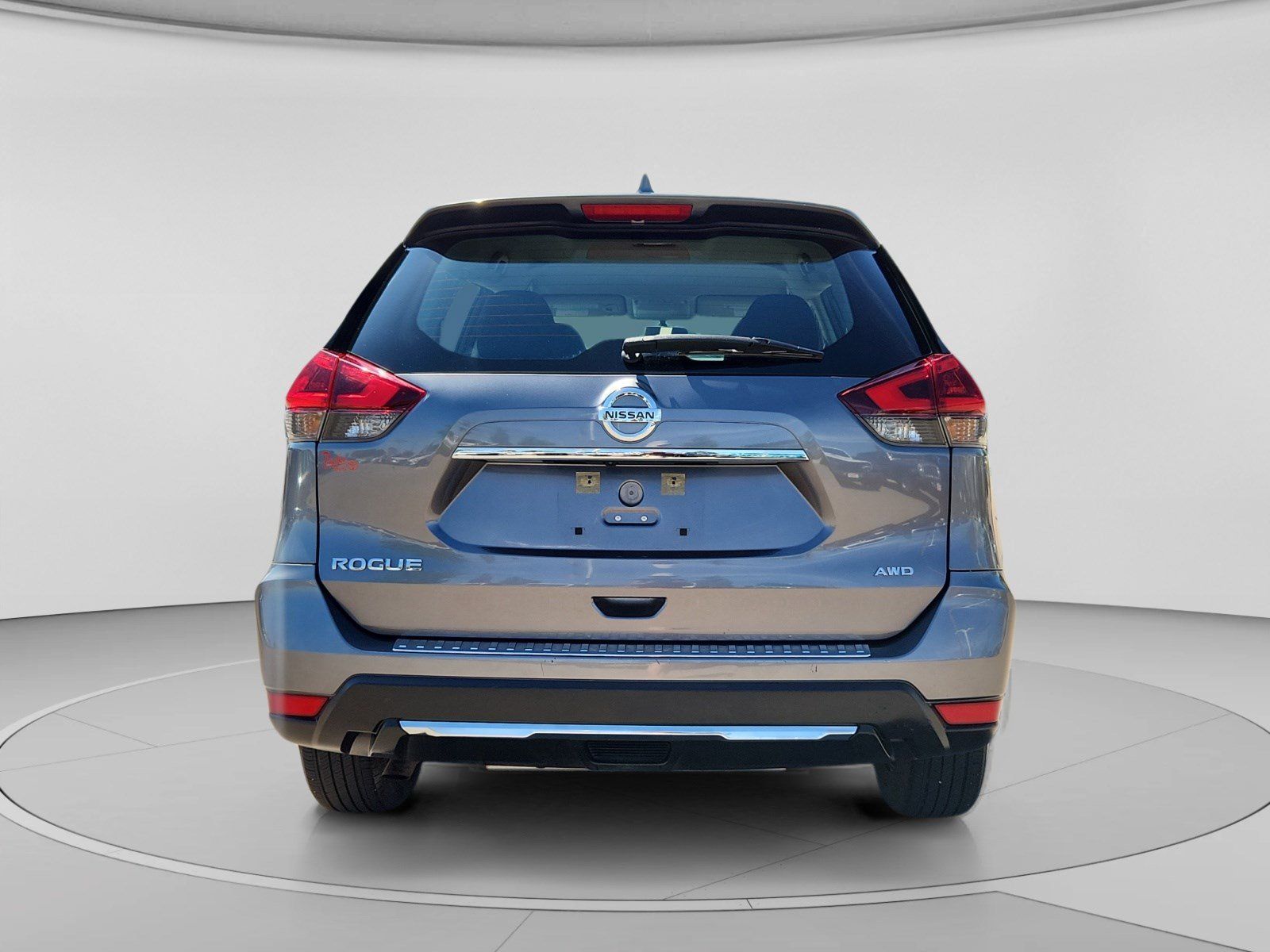 Used 2018 Nissan Rogue S AWD/4WD image 4