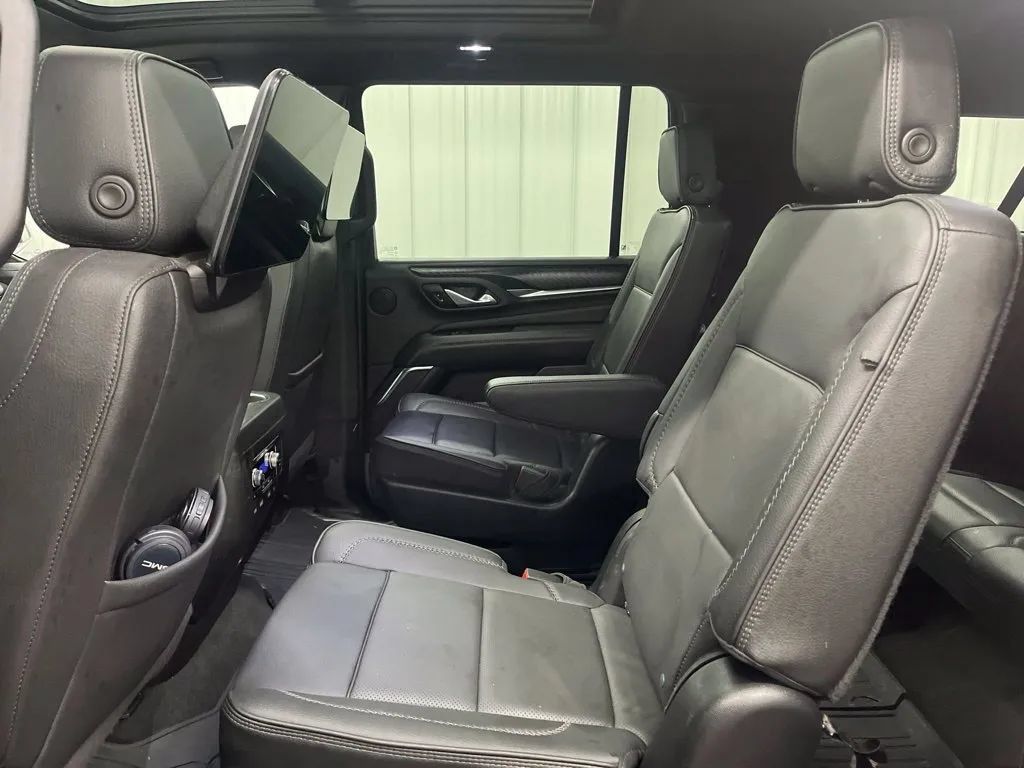 Used 2024 GMC Yukon XL Denali w/ Advanced Technology Package AWD/4WD image 19