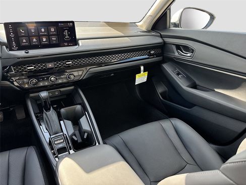 Used 2025 Honda Accord EX-L image 27