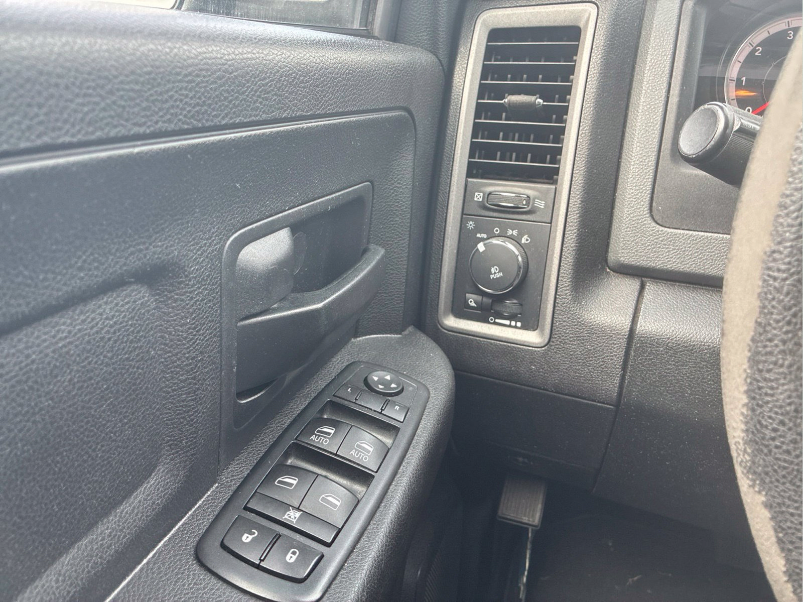 Certified 2017 RAM 1500 Express AWD/4WD image 25