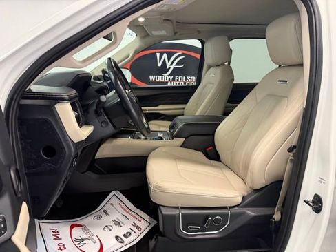 Used 2023 Ford Expedition Platinum image 12