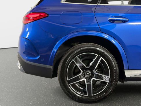 Used 2025 Mercedes-Benz GLC 300 4MATIC w/ AMG Line image 19