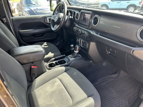 Used 2019 Jeep Wrangler Unlimited Sahara w/ Safety Group AWD/4WD image 21