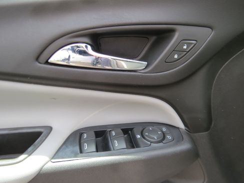 Used 2019 Chevrolet Equinox LT FWD image 15
