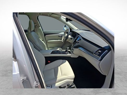 Used 2018 Volvo XC90 T6 Momentum w/ Convenience Package AWD/4WD image 11