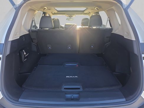 Used 2023 Nissan Rogue SL w/ SL Premium Package image 34